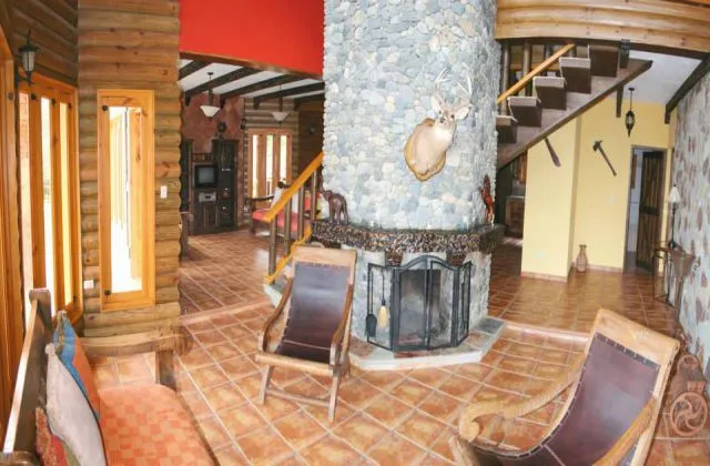 Rancho Las Guazaras salon avec cheminee